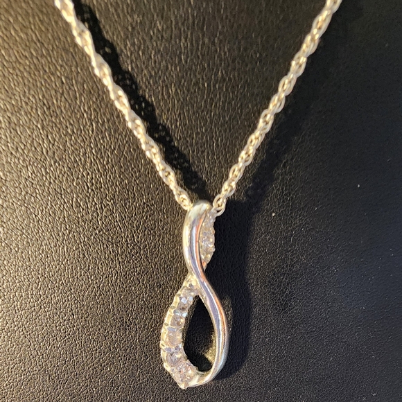Avon Infinity Pendant Necklace with Sparkling Rhinestones - Picture 5 of 5